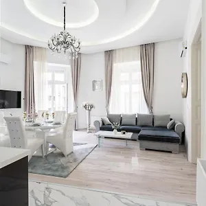  Apartment Kiraly 35 Luxury With Free Parking